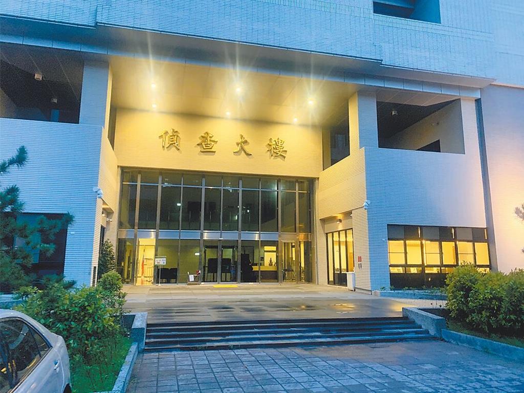 餐廳廢油水未經處理直接排放 截油槽廢水成黑市財源【轉載新聞:承包知名餐廳廢油、廚餘全倒水溝 無良業者海賺3億18人遭起訴】